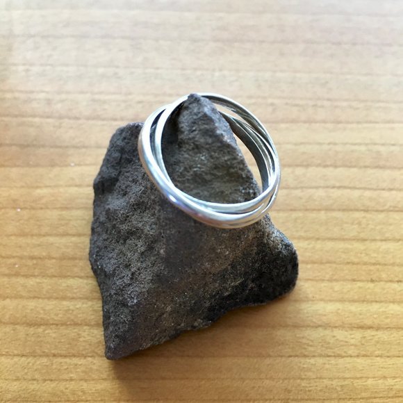 Interconnected Triple Band Sterling Silver Ring - Picture 4 of 4